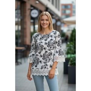 Allison Daley Floral Size XL. Beautiful Lace Trim‎ On Hem And Sleeves.